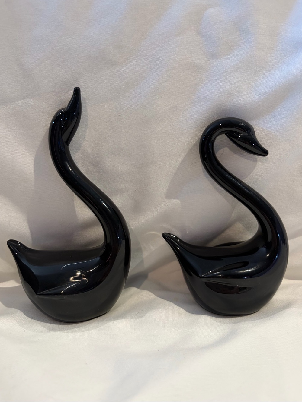 Vintage black glass swan figurine pair, set (2 pc)